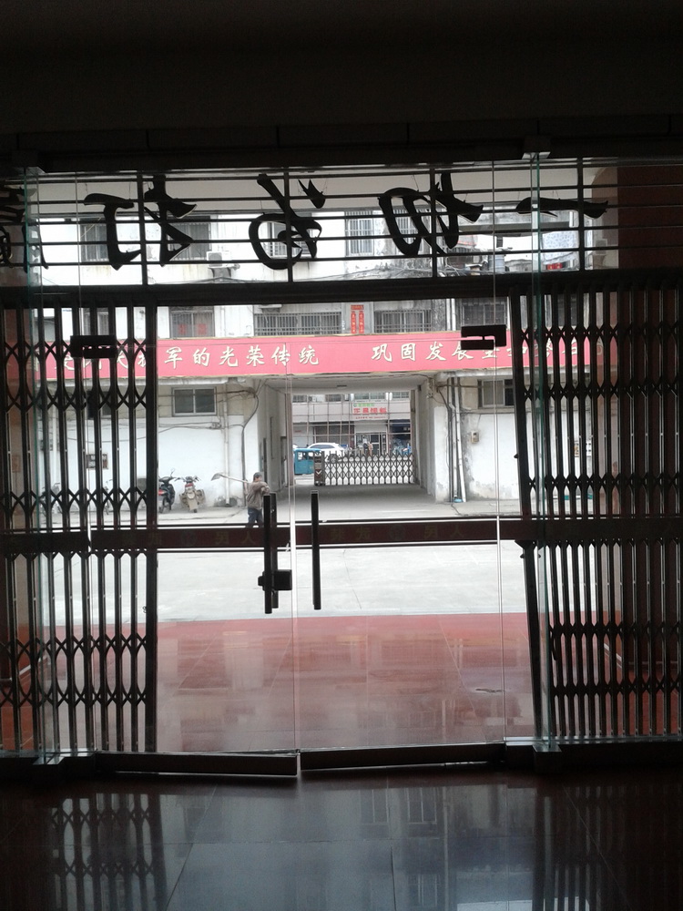 大樓大門（內）.jpg